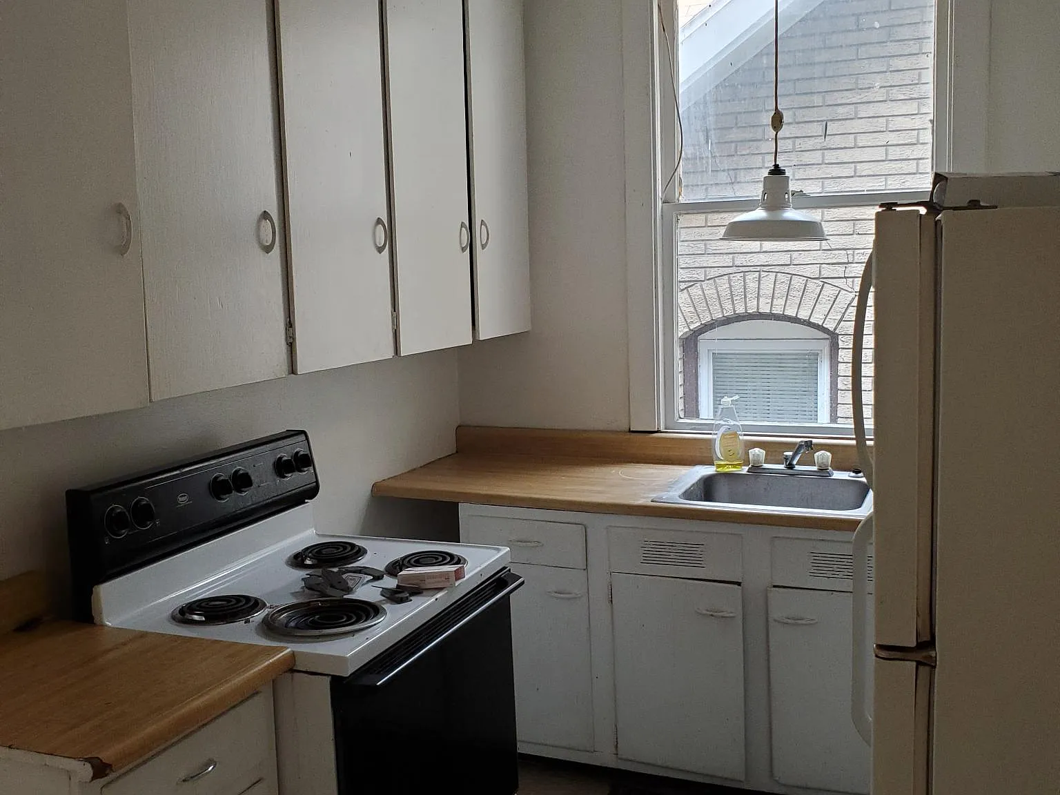387 S River St — Photo 2