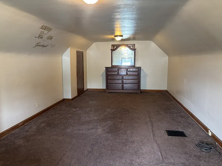 1050 Clearview St NW — Photo 7