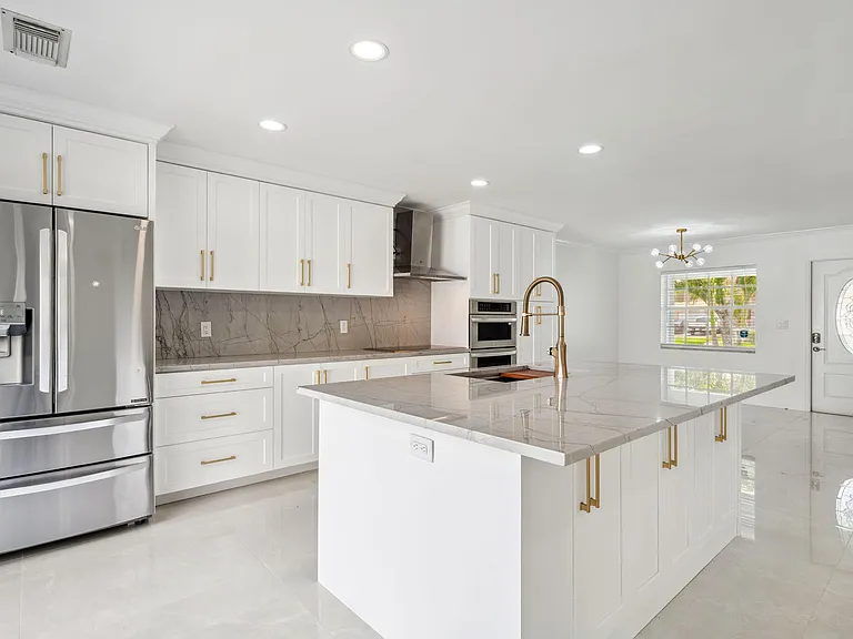 3460 Commodore Ct — Photo 9