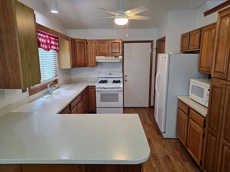 5310 Brookview Dr — Photo 3