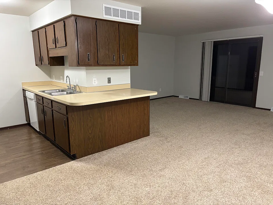 425 W Schleier St