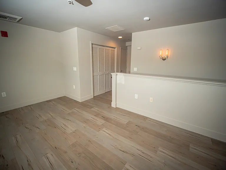 Bright Open Loft Bedroom with Full Washer/Dryer and Walk-In Closet Space