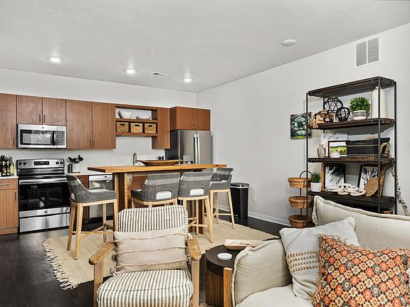 5th image of 630 S Garfield Ave APT 301