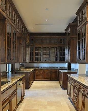 3rd image of 6 Westminster Cir