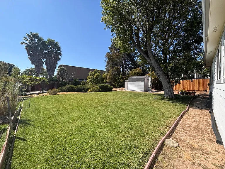 1637 Garnet Ln — Photo 23