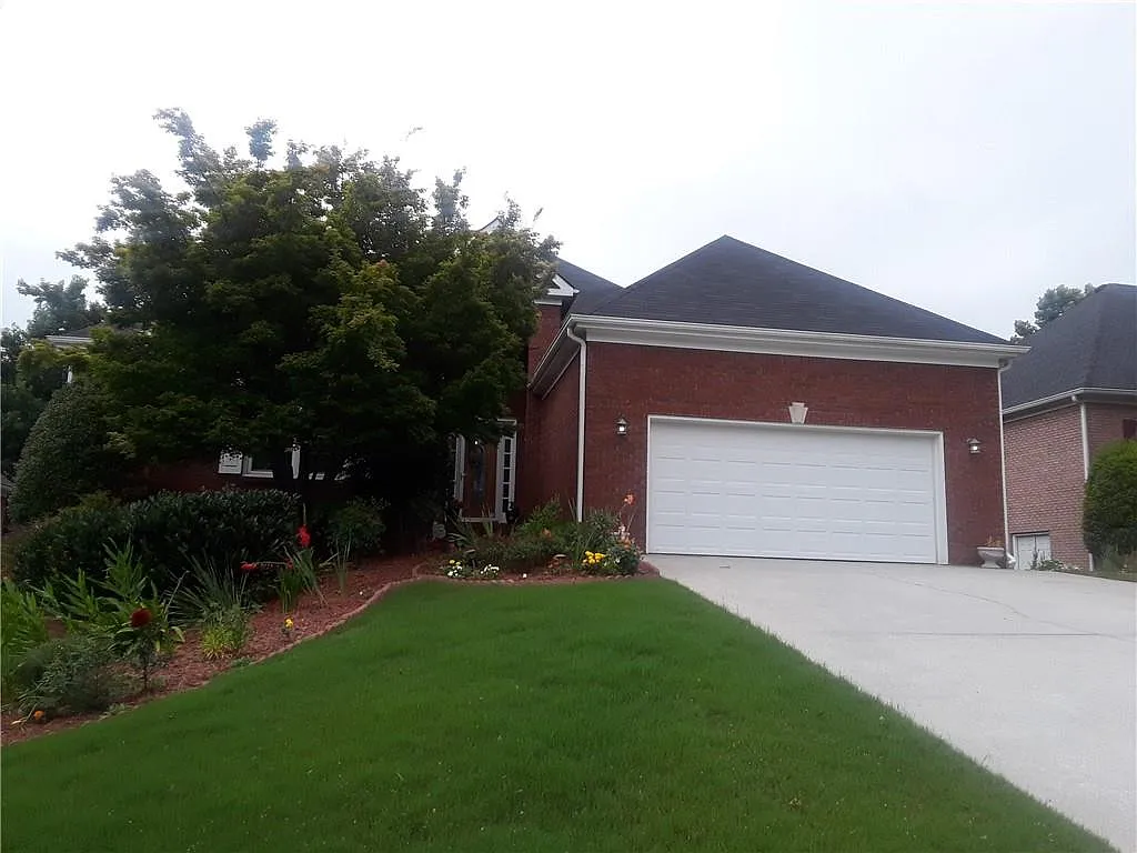 1120 Lewis Ridge Cir photo 1