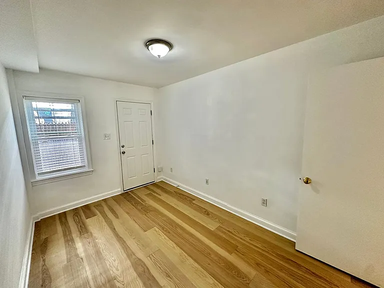 815 E St SE #1 — Photo 20