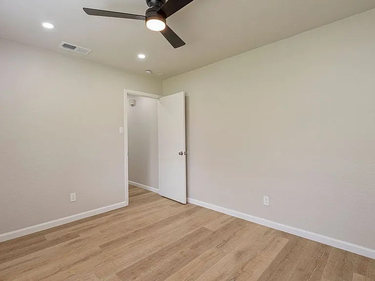 1204 Spearson Ln — Photo 12
