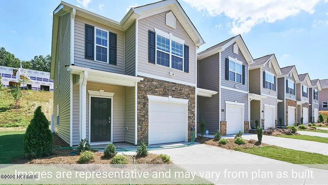 3 bed, 2.5 bath, 1429 sqft, $1,600 — Photo 1