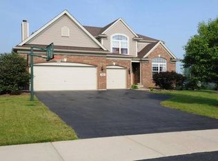 766 Kelley Dr, North Aurora, IL 60542