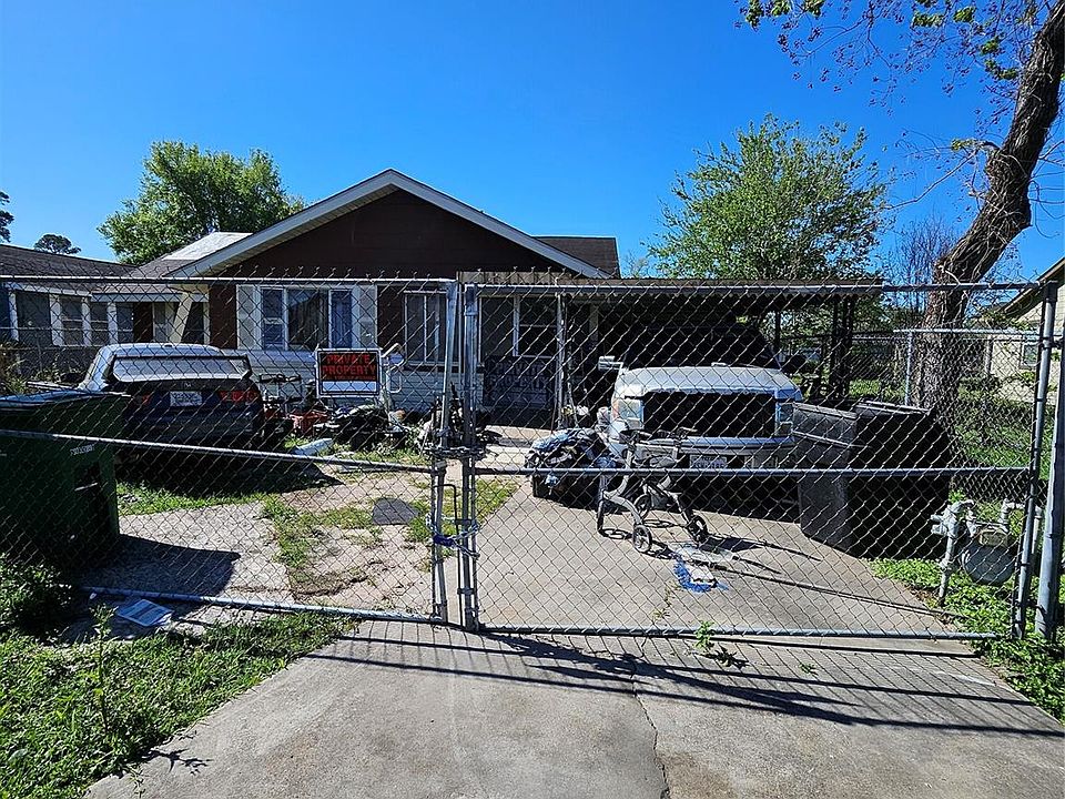 1st image of 6826 Larkstone St