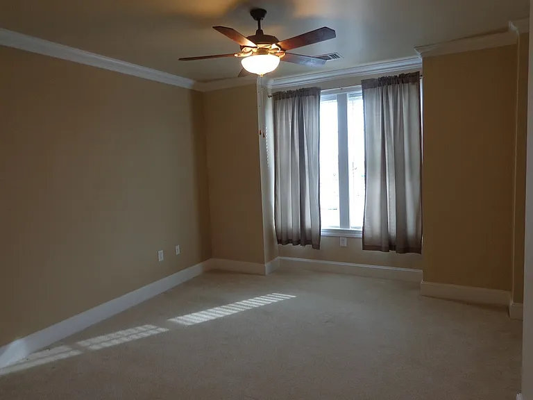 4500 Pretty Lake Ave #B2 — Photo 7