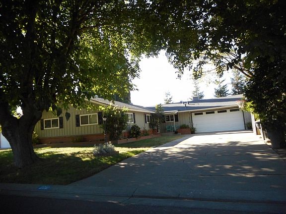4th image of 2210 Yosemite Ave