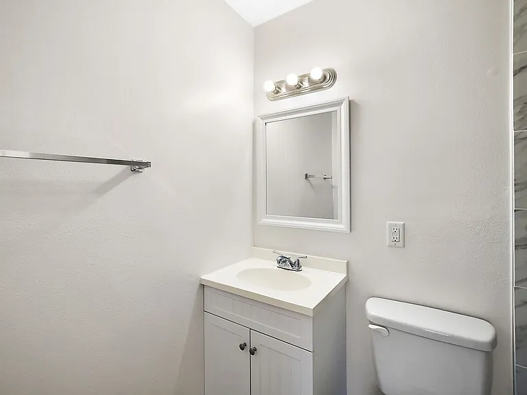202 Fernwood St #1 — Photo 14