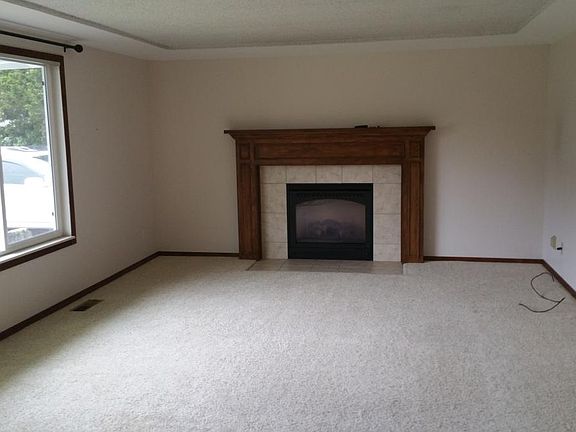 Living Room w/ gas fireplace