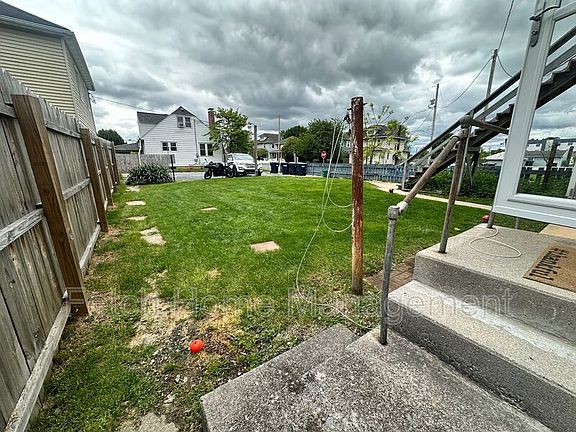 3rd image of 834 W Main St #834