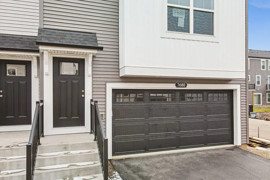 3 bed, 2.5 bath, 2436 sqft, $2,875 — Photo 2