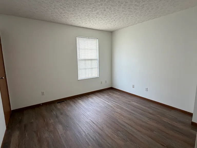 5706 Palos Ln — Photo 6