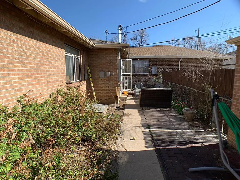727 Clermont St — Photo 18