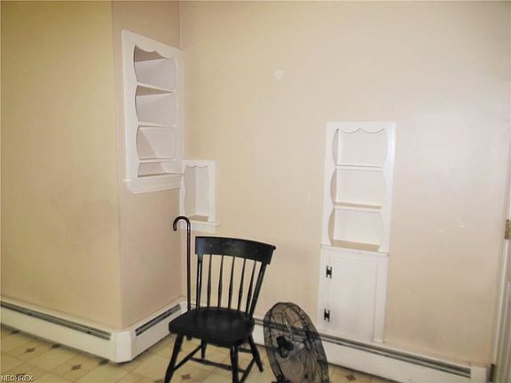 4th image of 238 Pearl St