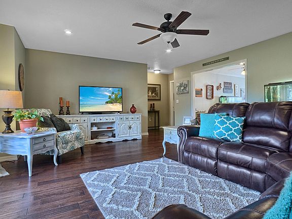 3rd image of 10227 Oaklawn Dr
