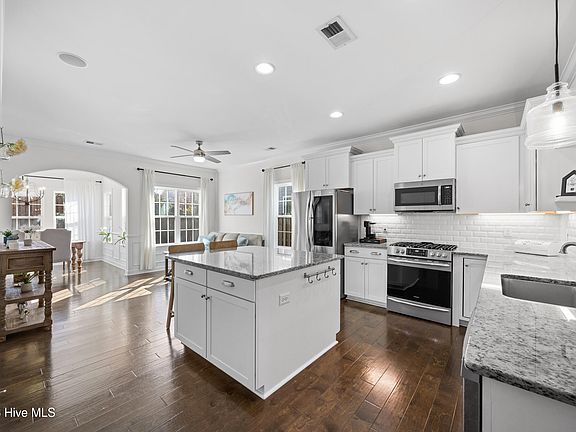 4th image of 112 Collins Way