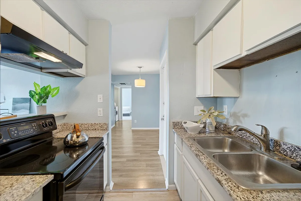 Building Photo - 8523 Hearth Dr #35