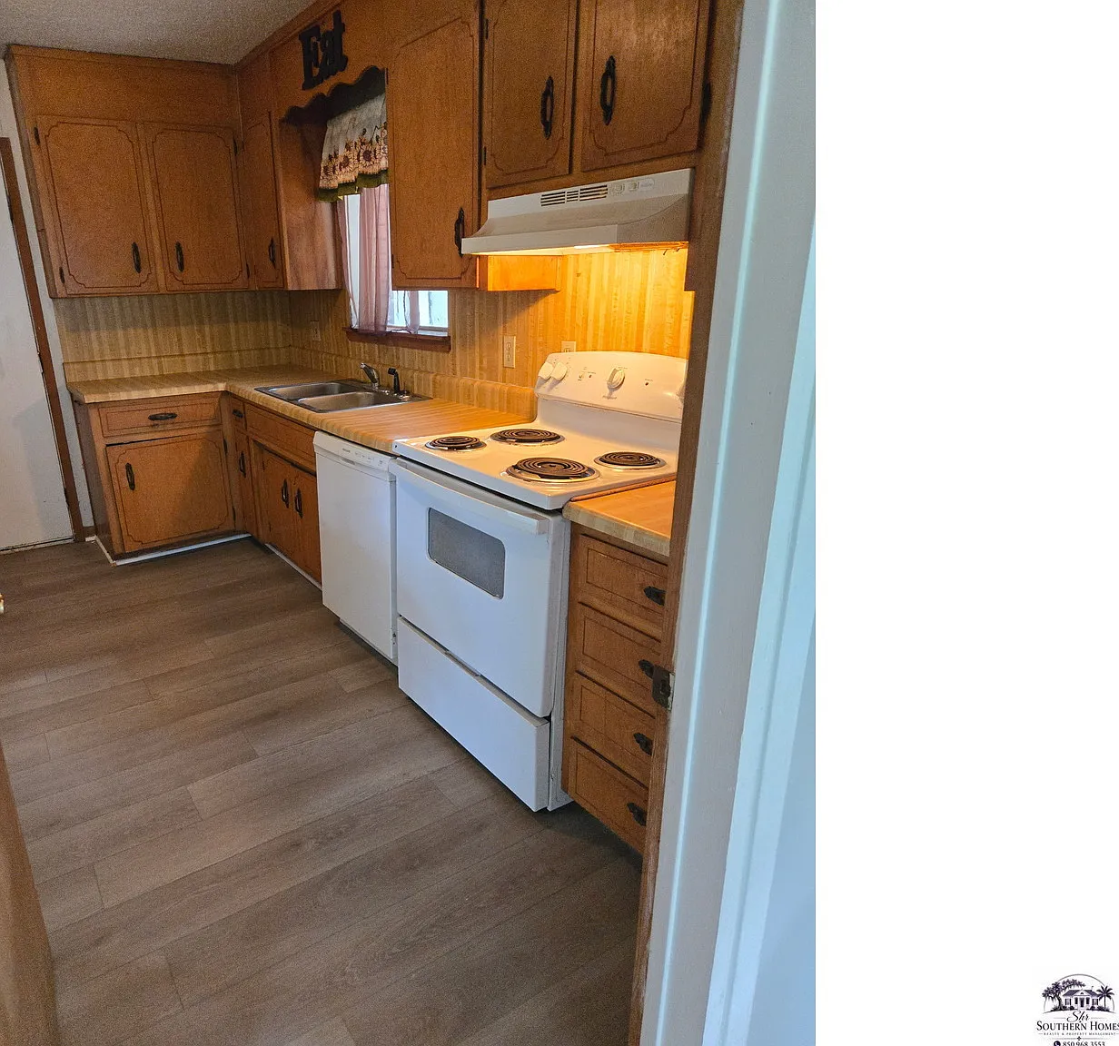 3 bed, 2.0 bath, 1456 sqft, $1,575 — Photo 3