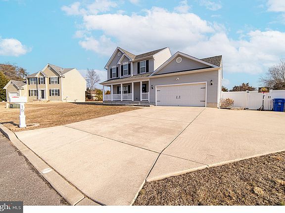 2nd image of 15 Du Mont Dr