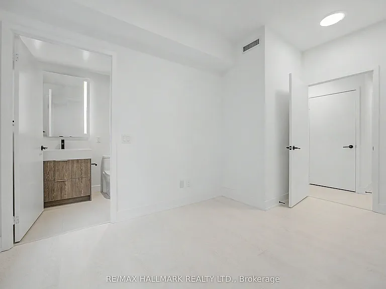 308 Jarvis St #210 — Photo 4