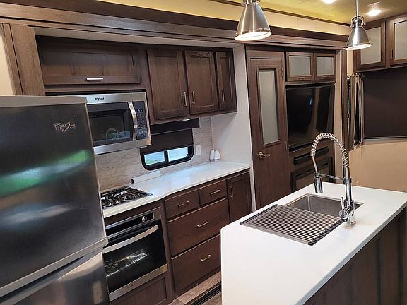 5th image of 42 Holiday Blvd #42