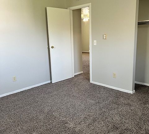 5th image of 2 Estate Dr #2