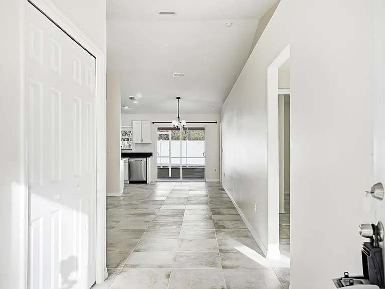 57 Raintree Pl #B — Photo 4