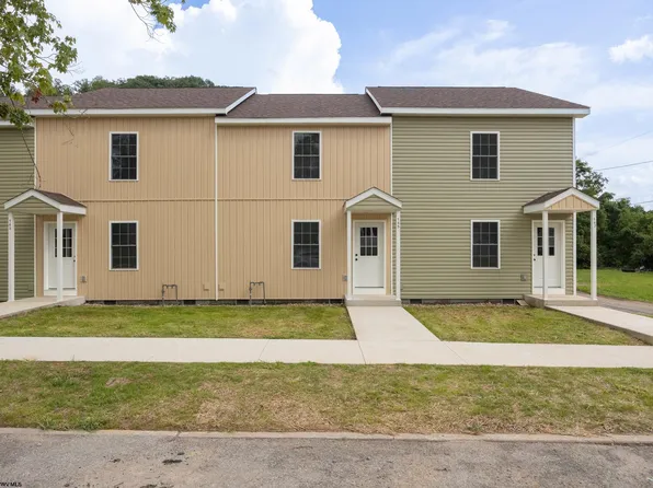 145 Mulberry Ave #C, Weston, WV 26452