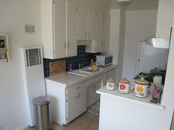 2nd image of 1309 N Poinsettia Pl APT 5