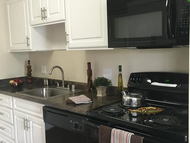 Chateau Manor — Photo 15