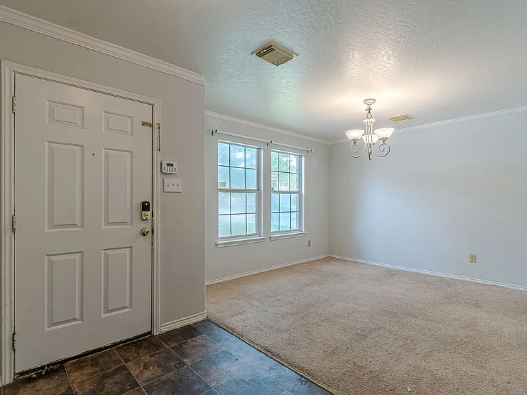 164 Springtree Holw — Photo 4