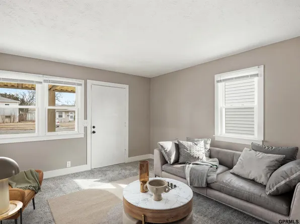 4528 S 61st St, Omaha, NE 68117