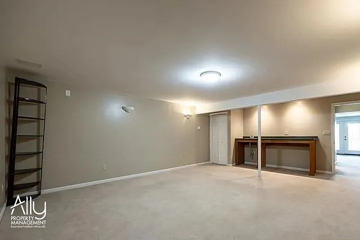 170 W Rosewood Dr — Photo 52