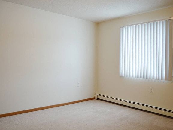 Fargo, ND Summit Point Apartments | Bedroom