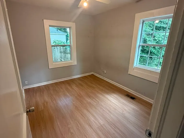 189 Goldie Dr SE — Photo 3
