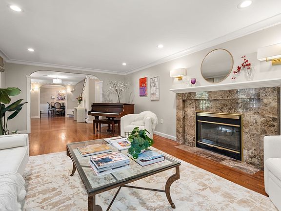 4th image of 54 Hampshire St