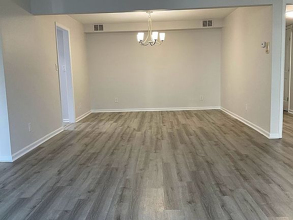 5th image of 105 Fernwood Pl