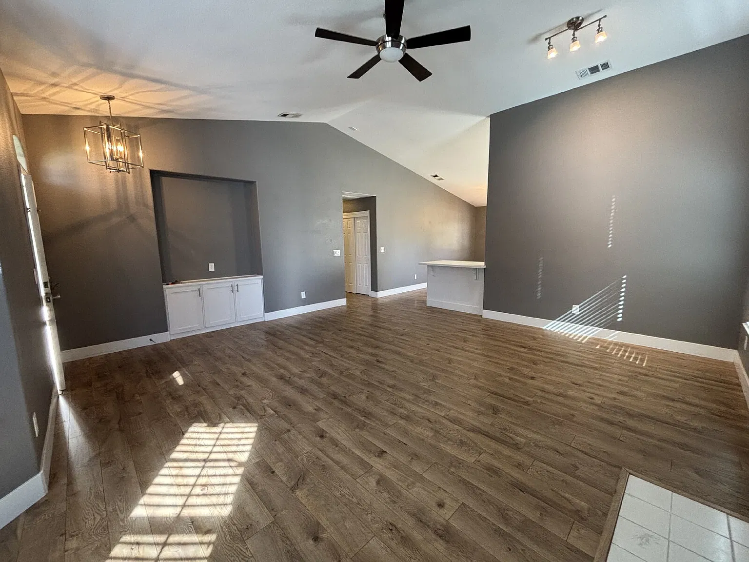 3 bed, 2.0 bath, 1333 sqft, $2,600 — Photo 4