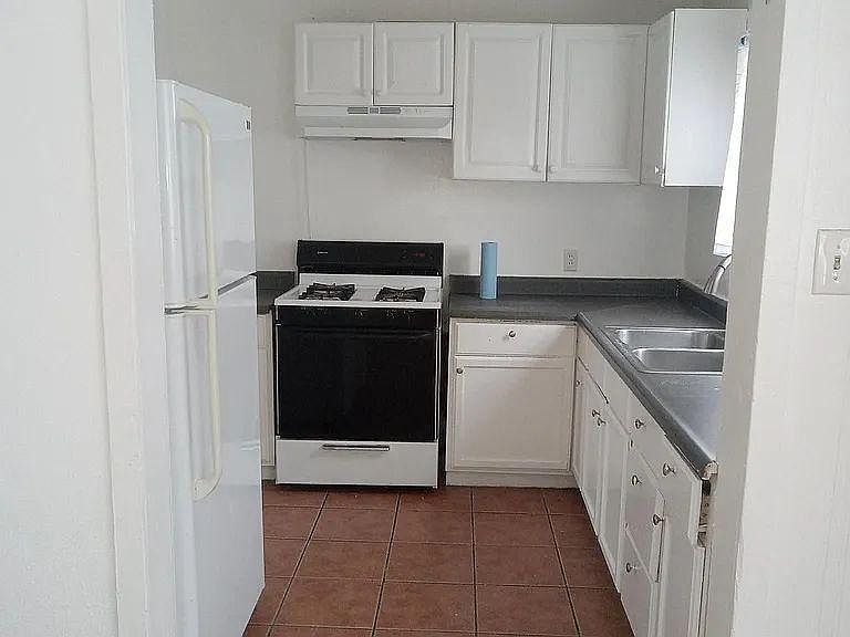 2nd image of 39200 39th St