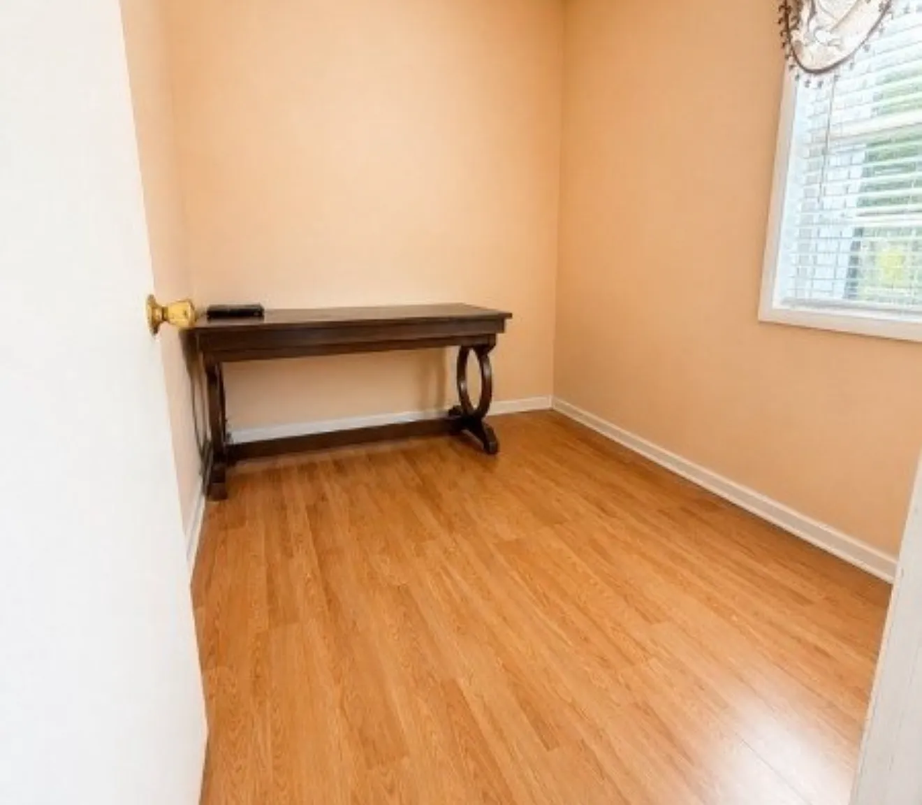 3 bed, 900 sqft, $2,350 — Photo 1