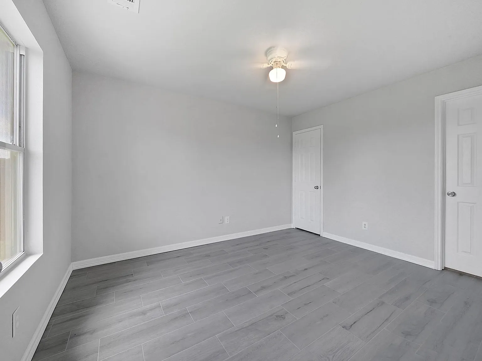 5 bed, 2.5 bath, $2,500 — Photo 2