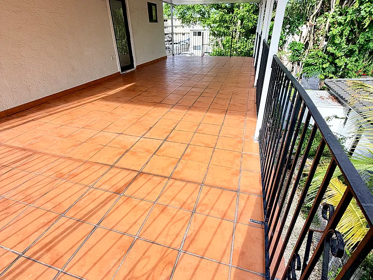 1931 SW 17th Ct — Photo 2