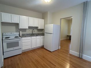53 Quaker Ln S #1, West Hartford, CT 06119