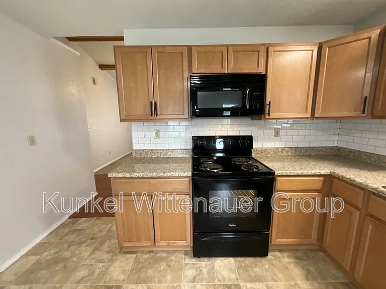 932 Evan Dr — Photo 8